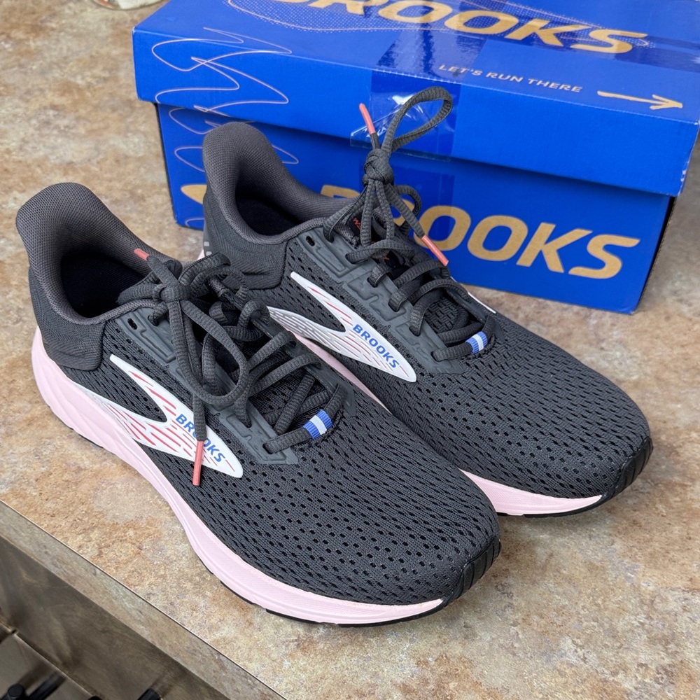 Brooks Women's Black and Pink Running Sneakers